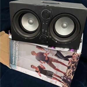 speaker, amazing sound .